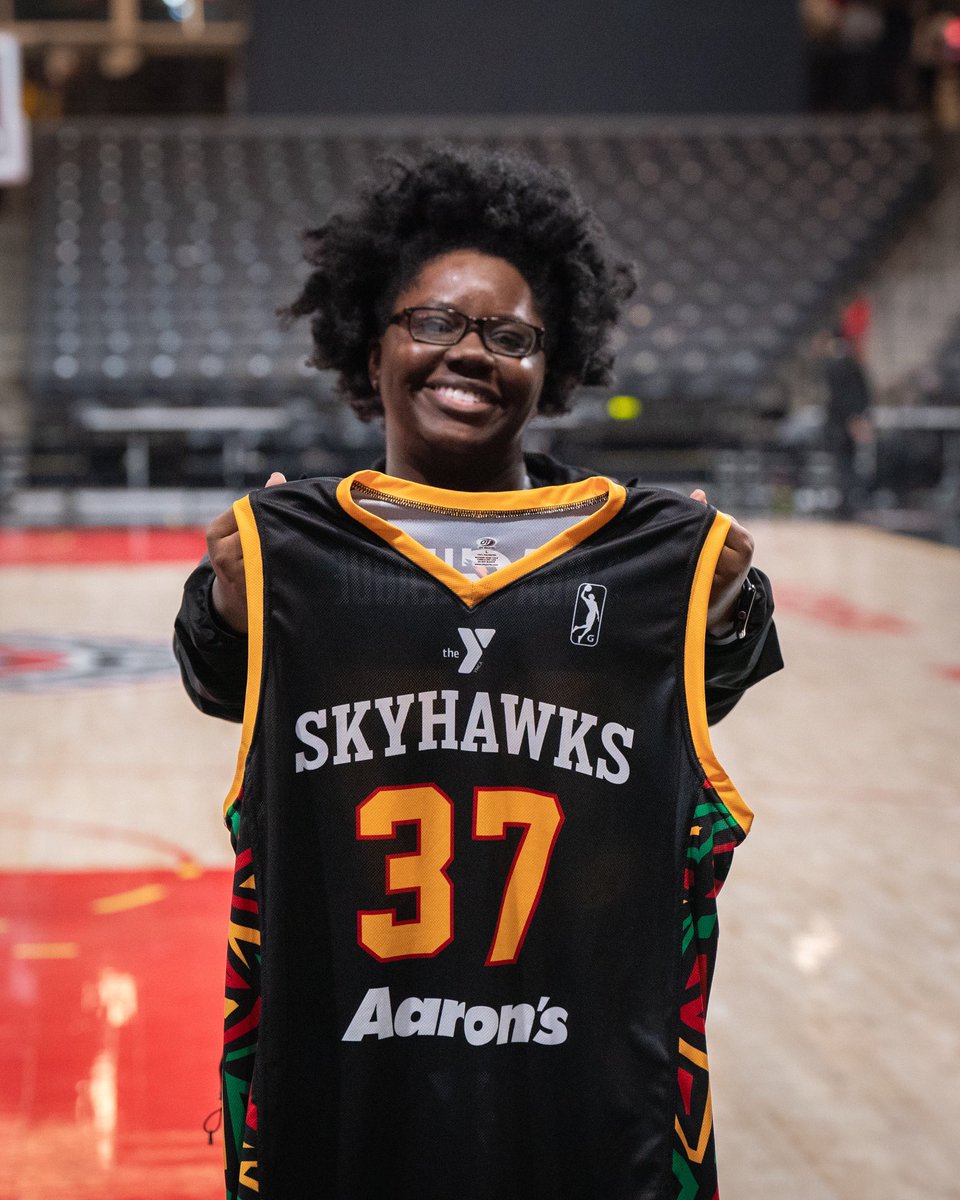 JFordCreations's tweet photo. It was a proud moment for me to be able to create a theme jersey for the Skyhawks Celebrating Black History game and talk about my creative process. As a black woman in sports, I hope to always aim higher and keep pushing for myself and others. https://t.co/ulxp0EiTYL