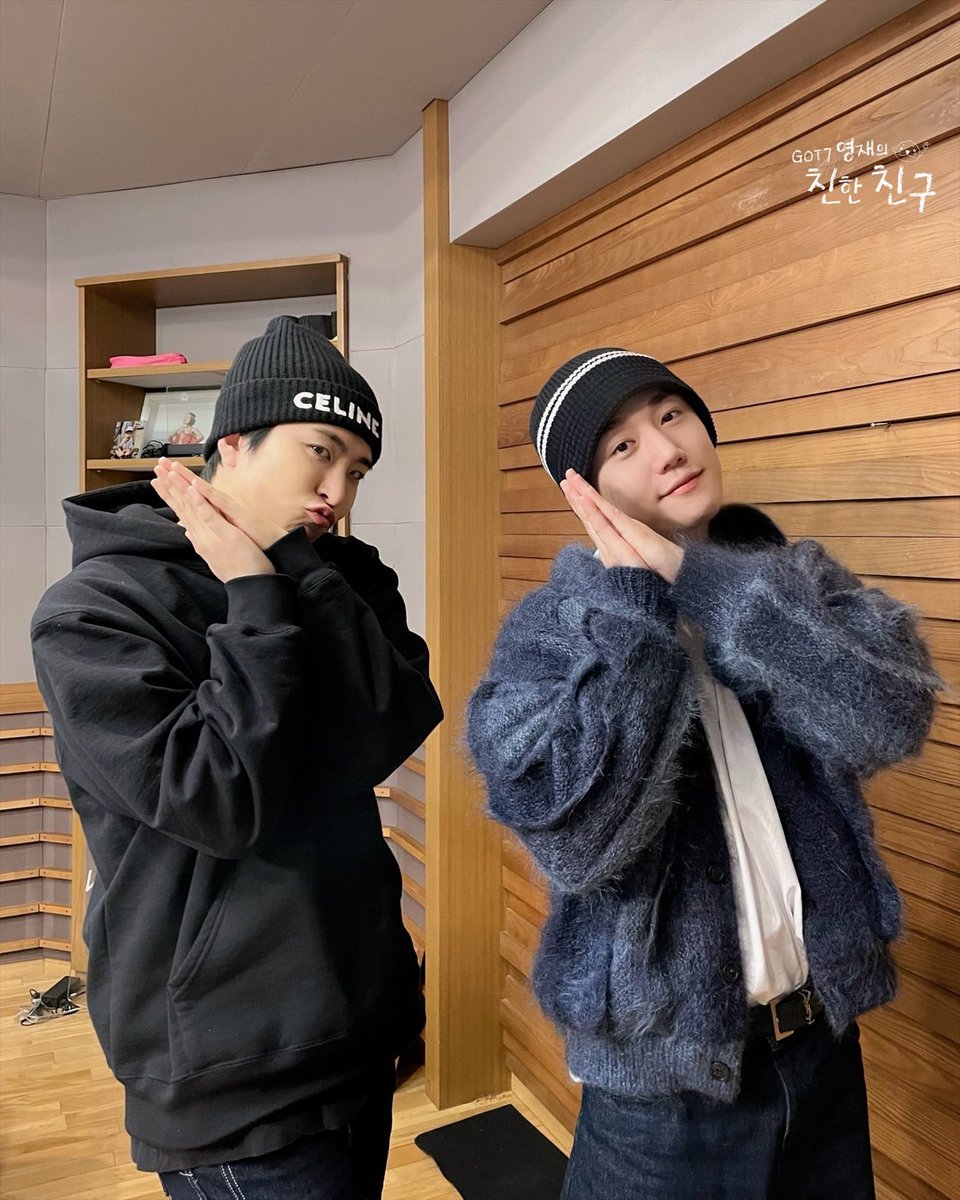 mbcbf_ever's tweet photo. 🦦친친🦦
#퀴즈달
#이장준 #골든차일드

연휴동안 어른들 모시고 해외여행 다녀온 든든한 가이드(?) 장스타와 함께
널 향한 설레임을 오늘부터 우리는 🎶 포즈로 찰칵 📸

#MBC #RADIO #GOT7영재의친한친구 #친한친구 #친친 #달친친 #달디 #GOT7 #갓세븐 #영재 #YOUNGJAE https://t.co/y2PiHcwK0L