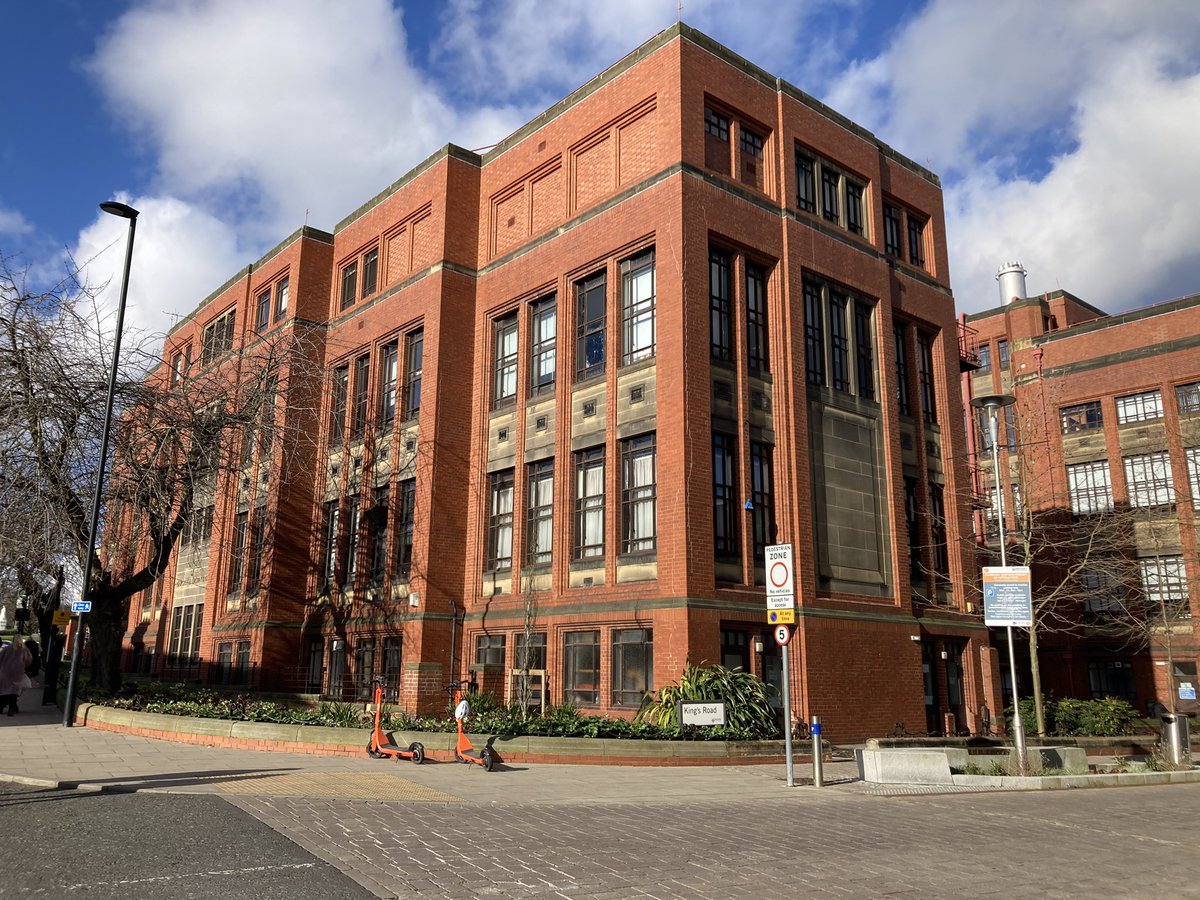 Today I felt honoured to return with.<a href="/slt_hannah/">SLT_Hannah</a> to .<a href="/SLSncl/">Newcastle SLS</a> to deliver the introduction to working with people with a Learning Disability lecture to SLT students. Really enjoyed it. Hoping we may cause a few to consider working with this client group 😁
m.youtube.com/watch?v=9Tls8P…