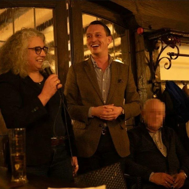 frggfaschos's tweet photo. Am vergangenen Donnerstag gab es eine MV der #NoAfD aus #Freiburg - Ort des Geschehens: die Pizzera Capriccio in #March-#Hugstetten, ein Lokal also, das nach den völkischen Vorstellungen der rechtsradikalen Partei verschwinden sollte.
Stargast: MdB Matthias #Helferich https://t.co/duS0VoxJ7s