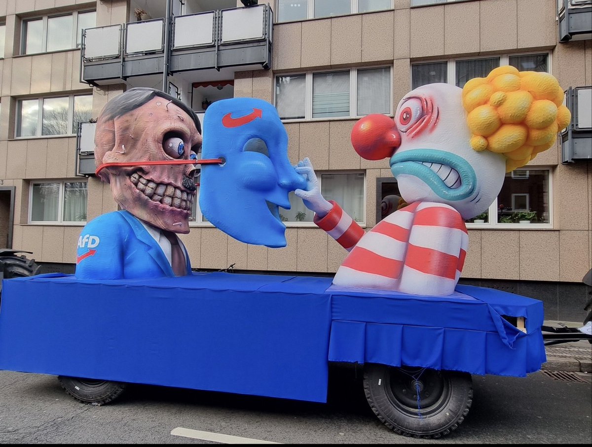 Die Maske ist ab. Danke #correctiv