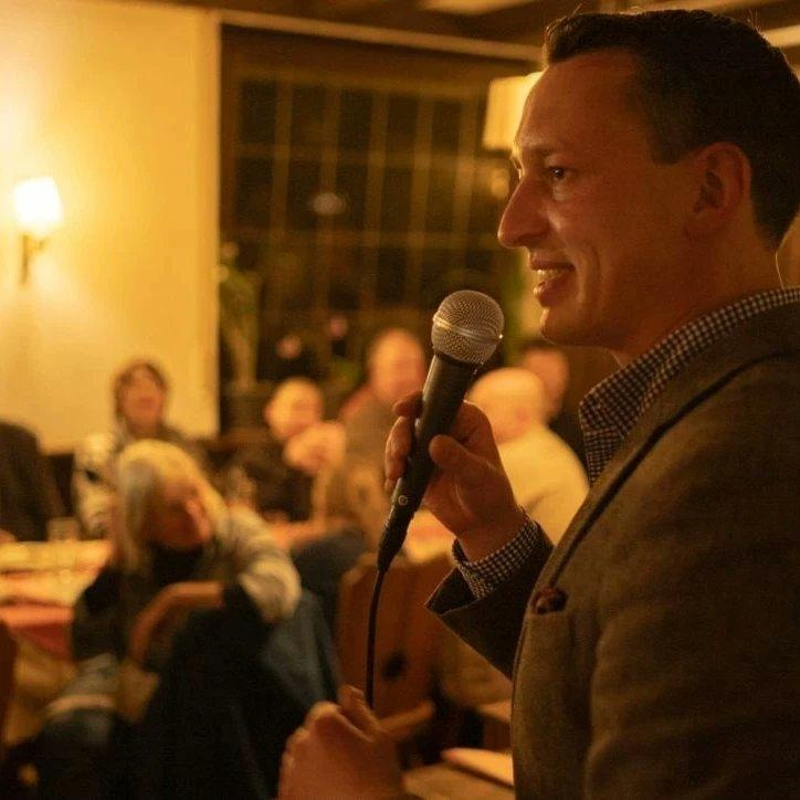 frggfaschos's tweet photo. Am vergangenen Donnerstag gab es eine MV der #NoAfD aus #Freiburg - Ort des Geschehens: die Pizzera Capriccio in #March-#Hugstetten, ein Lokal also, das nach den völkischen Vorstellungen der rechtsradikalen Partei verschwinden sollte.
Stargast: MdB Matthias #Helferich https://t.co/duS0VoxJ7s