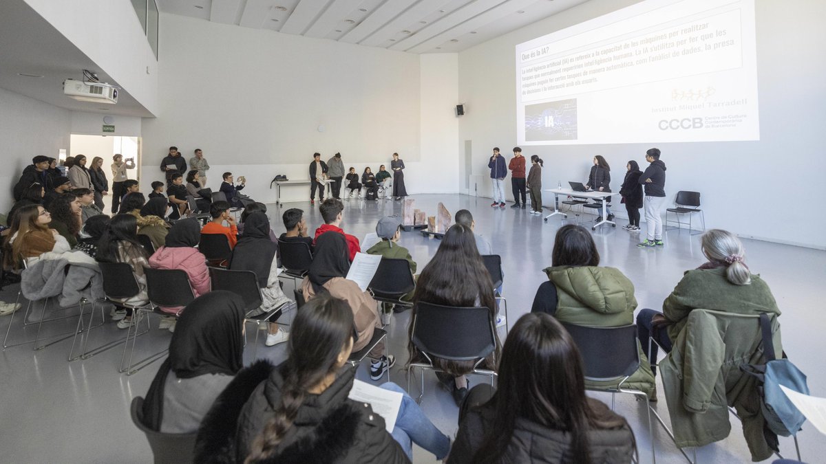 L’Institut Miquel Tarradell ha guanyat el #PremisCiutatBCN en l’apartat d’Educació. Enhorabona ✨ Un reconeixement al projecte de l’escola i una fantàstica notícia per al barri del #Raval que rebem amb molta il·lusió 🫂 Amb l’@insmtarradell compartim un gran projecte👇🧵