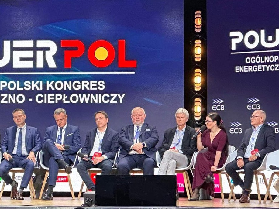 PTEC_'s tweet photo. Za nami 1. dzień Ogólnopolskiego Energetyczno-Ciepłowniczego Kongresu #POWERPOL. @D_Jeziorowska - dyrektor #PTEZ wzięła udział w panelu pn. "Rynek ciepła i kogeneracji" #energetyka #ciepłownictwo #PTEZ #kogeneracja https://t.co/KaOgMZ202C