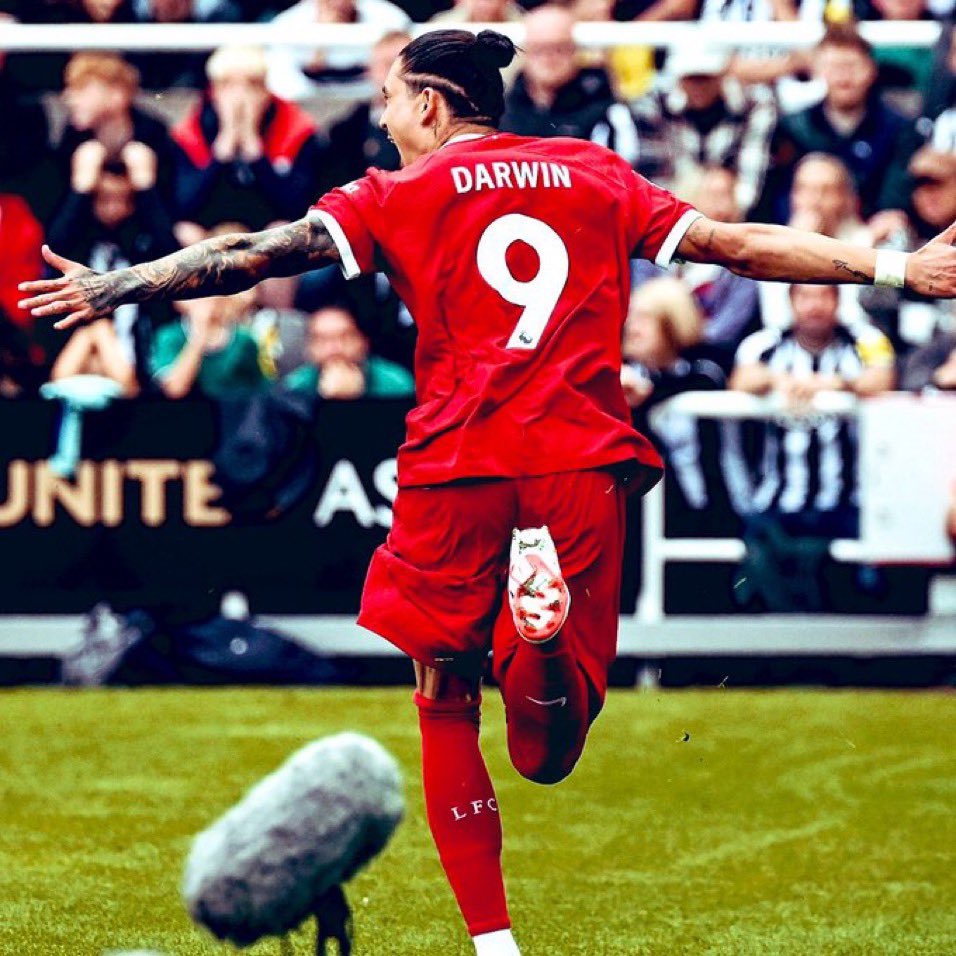 LFC_Turbo's tweet photo. 🚨🎙️ Ben Foster asking Jurgen Klopp about Darwin Nunez

🎙️ Ben: “Darwin Nunez. I did an interview actually with James Milner. I said “Which player in that Liverpool squad do you get most excited by, who’s got the most amount of raw talent?” And he said without a doubt it’s Darwin Nunez. He said “it’s just like we’re waiting for something to click. But when it clicks, wow he’s gonna be a beast”. That’s what he said. What do you think?”

🗣️ Jurgen: “The big difference between Darwin now and Darwin last year is obviously he’s completely settled - as a player and as a person. One chance he could have done better, the other chance he’s doing everything right and then it’s about an inch, crossbar. But he has all these moments. He stays in the games. He’s super positive in and around the game. He was a bit like aggressive in a little bit the wrong way in the beginning and things didn’t go well. But now he is aggressive but in the right way. I’m really really happy with what I see in the moment. And rest will come. Could he have scored more goals? Yes of course. Could he have more situations? I don’t think so, so he has all these moments and now we have to work on the last touch.”

 Safe to say Darwin has improved tremendously this season ✅

Repost would be appreciated 🔁
