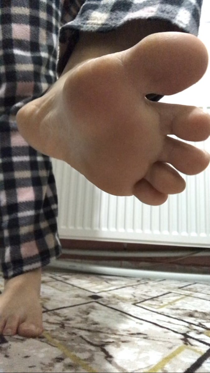 tabanlarıma itaat edicek aşağılık köpeklerim nerde?? #sahibe #finansalenayi #finansalköle #finansalköpek #ayakkölesi #ayakfetişi