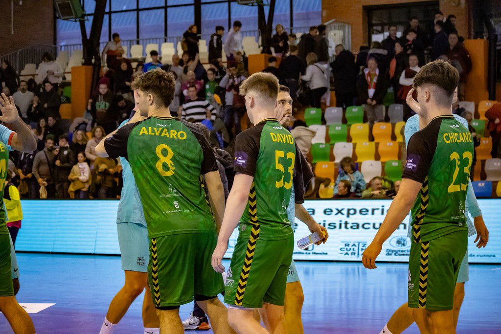 BMCdadEncantada's tweet photo. 🤾‍♂️🤾‍♂️👦👦 El sábado fue un buen día para los canteranos de nuestro club, hasta seis pudieron disfrutar de minutos ante el Barça. 🙌🙌 

📸 @mariabrioneees 

#VamosCuenca https://t.co/8UJCOtdvYI