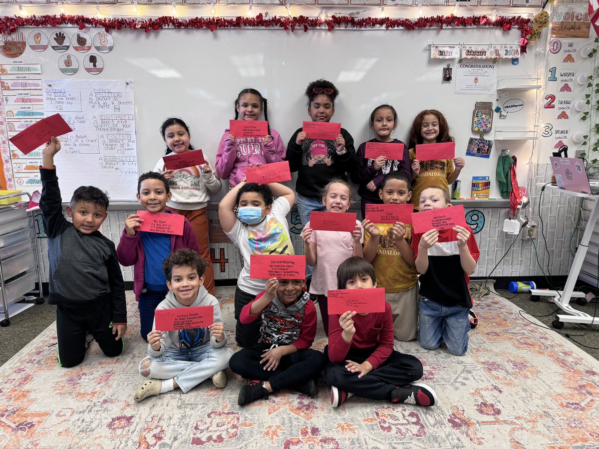 These 2nd grade superstars learned how to write a friendly letter and fill out an envelope, so we celebrated by mailing out our letters! Fingers crossed we hear back soon from some of our faves! @Eagles @49ers @justinbieber @Drake @taylorswift13 @BethlehemAreaSD @WilliamPennES