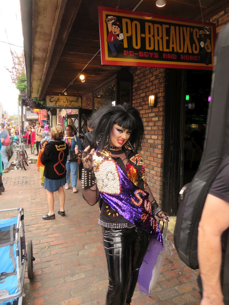 jmny33's tweet image. Red Beans Parade 2020 New Orleans 🥰😍 #MardiGras #NewOrleans #RedBeans