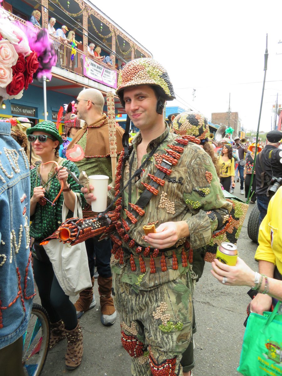jmny33's tweet image. Red Beans Parade 2020 New Orleans 🥰😍 #MardiGras #NewOrleans #RedBeans