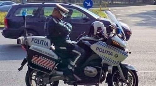 cetin13rasit's tweet photo. Polițiștii i-au dat răspuns deputatului care l-a dat dispărut pe Klaus Iohannis: „Nu se confirmă”. După o lună. Cred că erau din Sibiu, ca președintele. #siguranțăvitezășimaialesîncredere https://t.co/UhVqhZh0gB