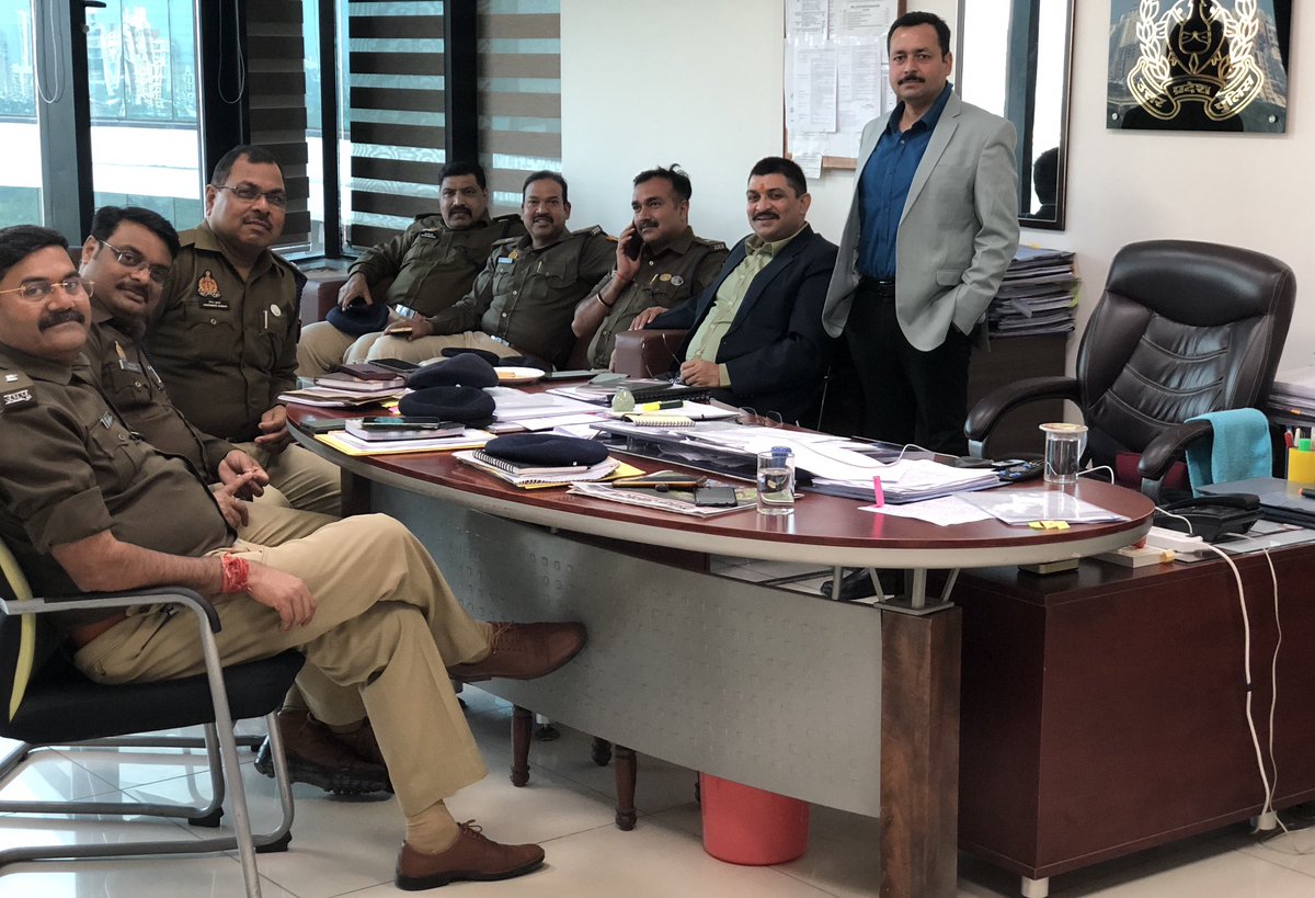 vctcop's tweet photo. मित्र , बैचमेट पुलिस अधिकारियों के साथ एक दिन 👮‍♂️

#Batchmate 
#Lucknow https://t.co/OLQCbbSedO