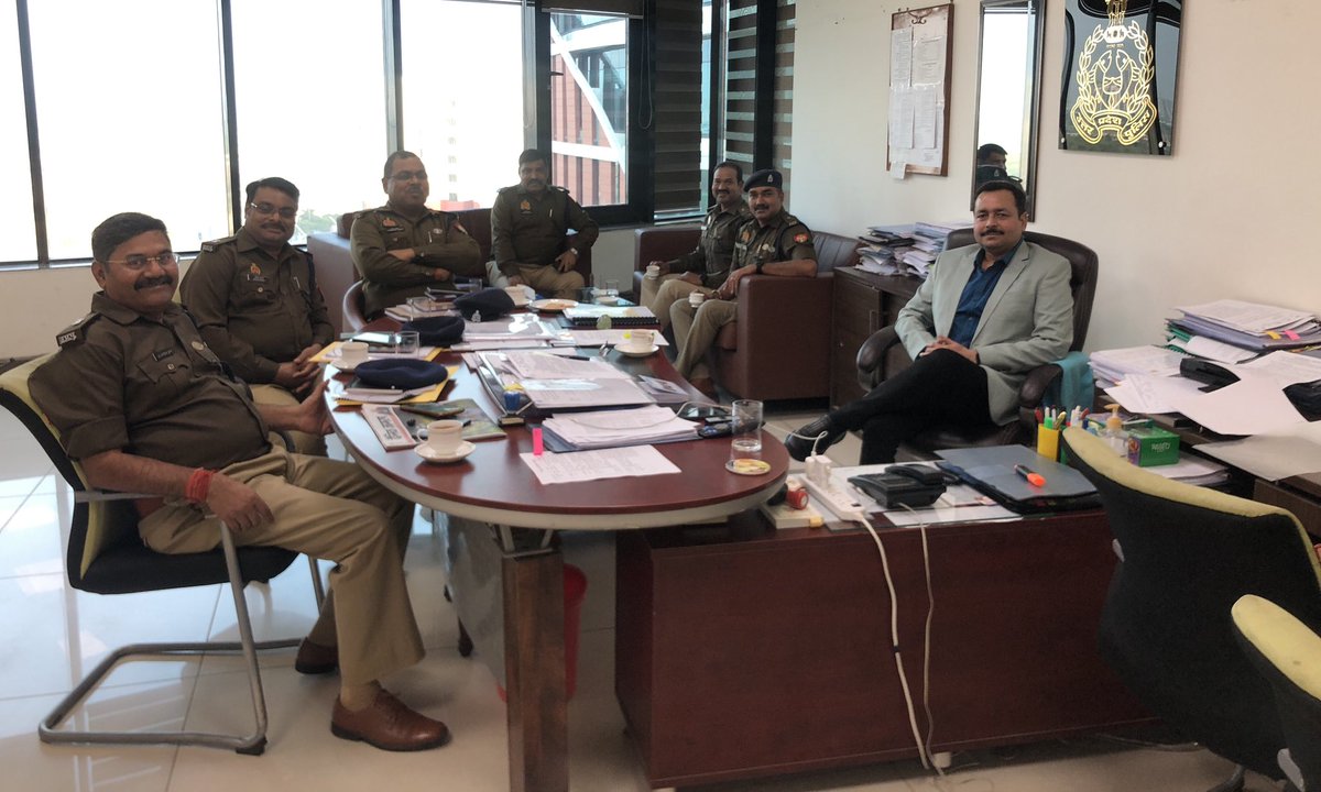 vctcop's tweet photo. मित्र , बैचमेट पुलिस अधिकारियों के साथ एक दिन 👮‍♂️

#Batchmate 
#Lucknow https://t.co/OLQCbbSedO