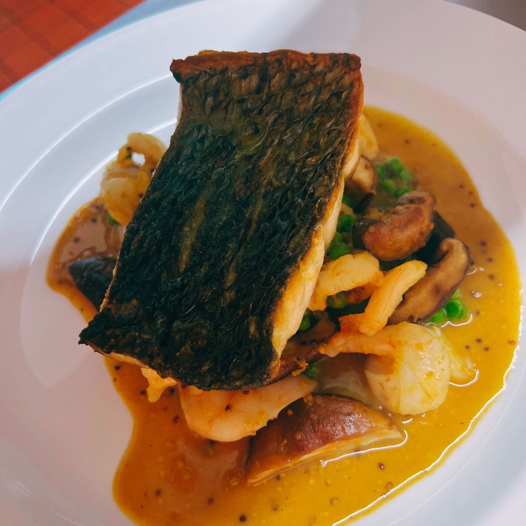 Roast Stone Bass. Poached King prawns, shiitake mushrooms, garden peas, honey & mustard is fast becoming another a la carte favourite. One of several new additions.Take a 
l👀k 👉  buff.ly/3Himc3T #glasgowseafoodrestaurant #scottishseafood #glasgowfoodies #glasgowfood