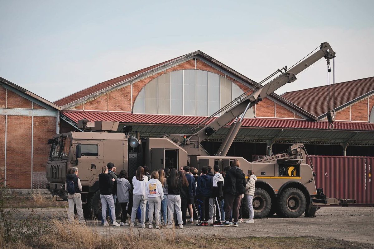 7RMATofficiel's tweet image. Accueil de deux classes de Défense du lycée Beauregard de Montbrison. Une journée qui permet aux soldats maintenanciers de montagne de faire rayonner l’@armeedeterre auprès de la jeunesse et ainsi participer çà la #cohésionnationale.
#sensdudevoir
#COMMF
@Defense_Sud_Est @27bim