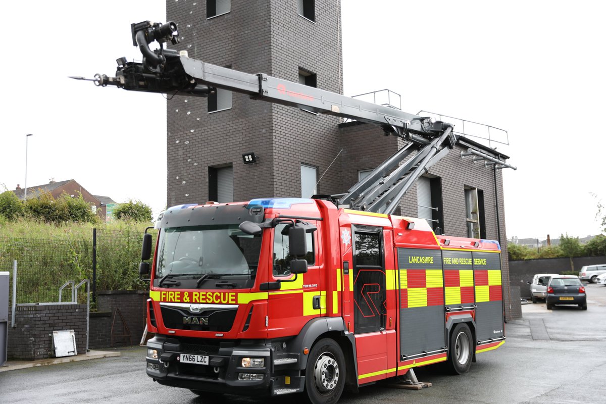 4 new members of Skelmersdale's crew have just passed their Stinger Operator course. Congratulations!!👨‍🚒👩‍🚒🔥🚒