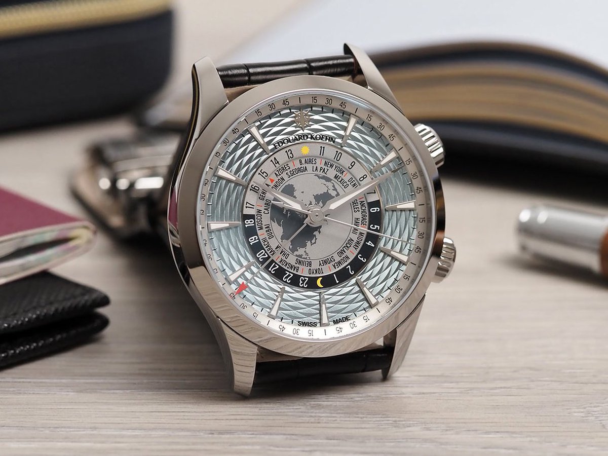 time_watches's tweet image. We invite you to read our hands-on review of the #EdouardKoehn's World Heritage II #UniversalTime &amp;amp; #Alarm, a successful blend of functionality and elegance. We really loved this model! Online at timeandwatches.com/2024/02/review… #worldtimewatch #worldtimer