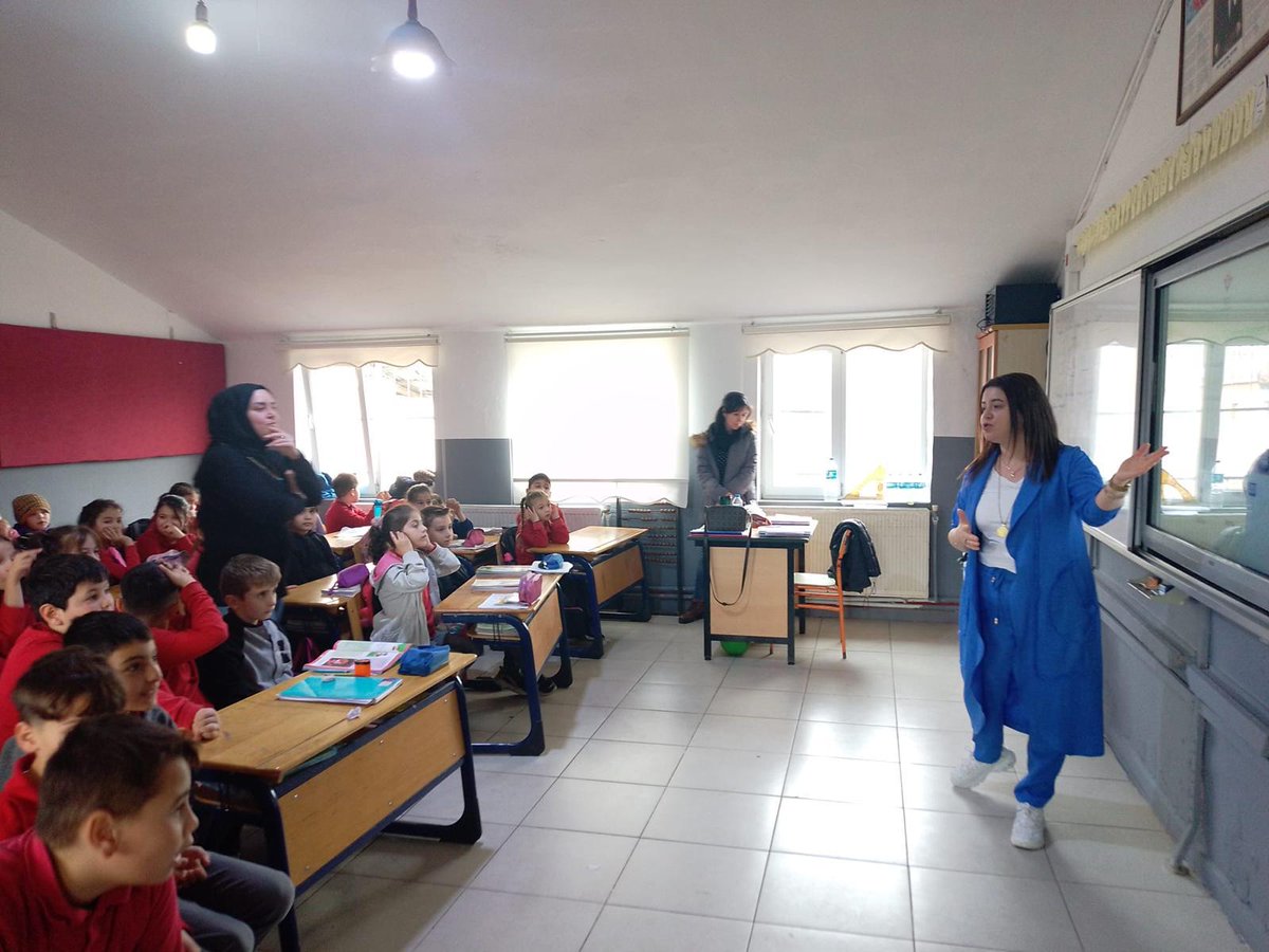 TÜBİTAK Bilim söyleşileri kapsamında  Terme Barbaros İlkokulu'nda Amasya Üniversitesi öğretim üyesi Dr. Merve ŞEN KURT tarafından ''Yenilenebilir Enerji''konulu bilim söyleşisi gerçekleştirilmiştir.
<a href="/tubitak/">TÜBİTAK</a> <a href="/muratagar60/">Murat AĞAR</a> @samsunilmem