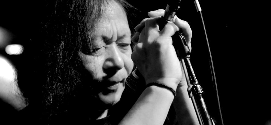 Damo Suzuki war die unberechenbare Urgewalt hinter den besten Platten der Band Can. Am 9. Februar 2024 ist der japanische Sänger im Alter von 74 Jahren gestorben. Wir blicken zurück auf sein Schaffen:
bit.ly/Damo_Suzuki