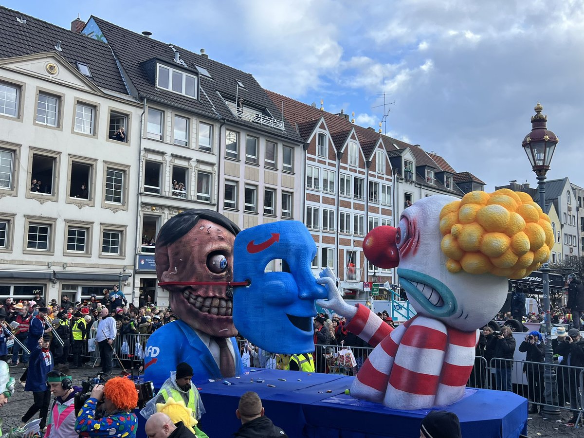 MonaNeubaur's tweet photo. Rosenmontag. 

#JaquesTilly, geh um die Welt! 🙏 https://t.co/Y9Gc9aDP38
