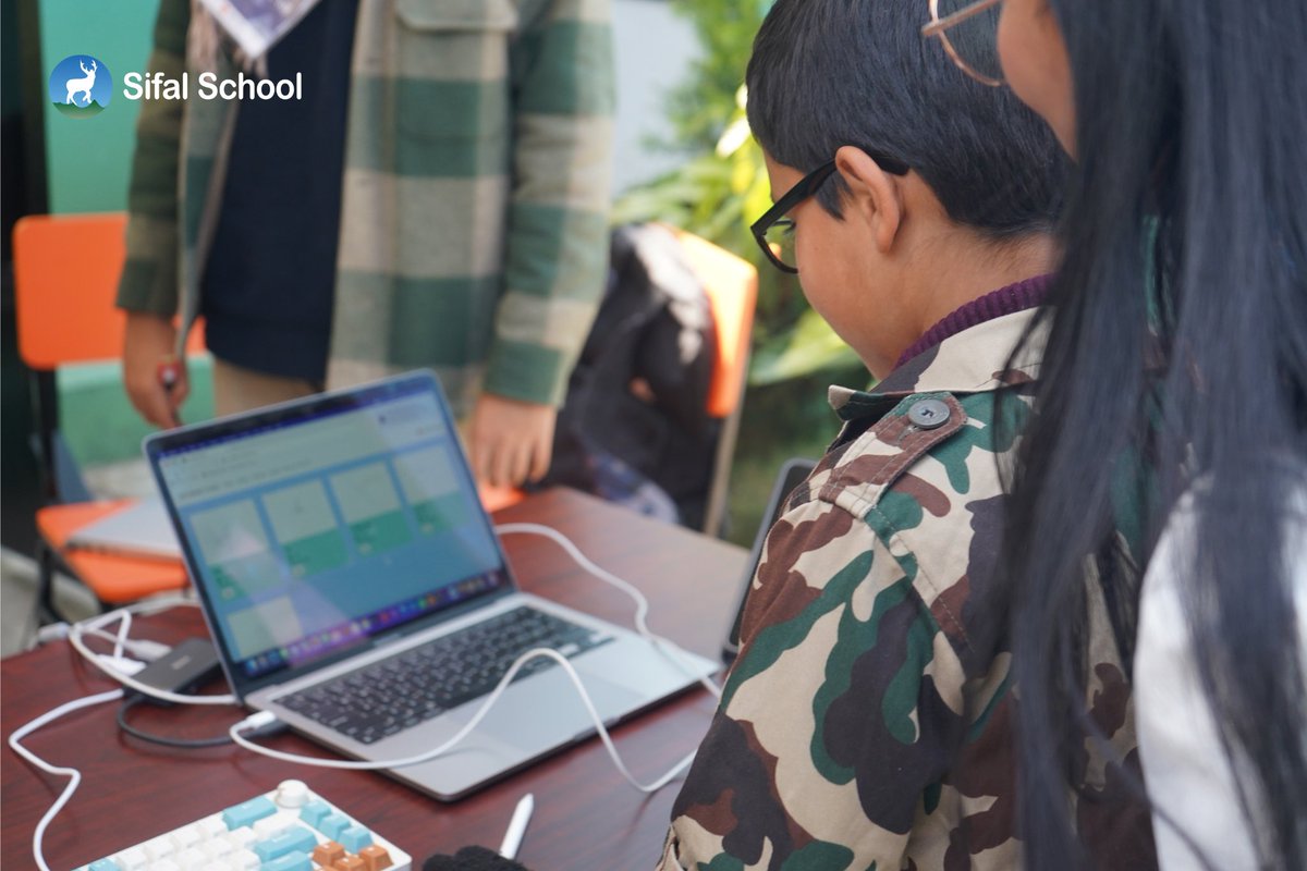 DWSifalSchool's tweet image. 𝗖𝗼𝗱𝗲𝘄𝗮𝗹𝗸 𝟭.𝟬
𝗖𝗼𝗱𝗲𝘄𝗮𝗹𝗸 𝟭.𝟬 was conducted at 𝗦𝗶𝗳𝗮𝗹 𝗦𝗰𝗵𝗼𝗼𝗹 on 𝗠𝗮𝗴𝗵 𝟮𝟳𝘁𝗵, and was a captivating showcase of student innovation, featuring projects ranging from immersive games to cutting-edge robotics.
#DSS #Codewalk #InnovationUnleashed