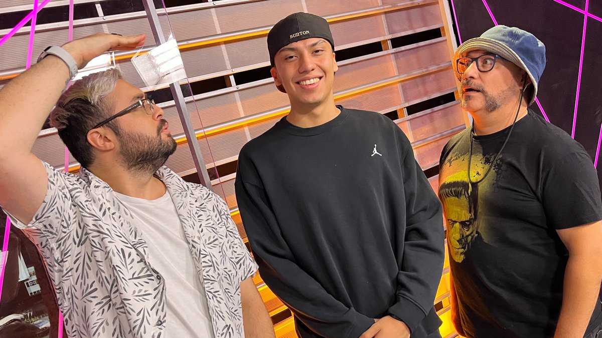 ETCTV_OFICIAL's tweet photo. Comenzamos la semana en #FREETOSUMMER con lo mejor de la animación japonesa junto al artista gran Martín Reyes ⚡🤩
¿Te gustaría saber sobre su trabajo en la industria del anime? Envíanos tus preguntas al +56944765536 para que las responda en vivo 😎 https://t.co/jQOa5EE2j4 ‼️ https://t.co/QIFojmKGSf