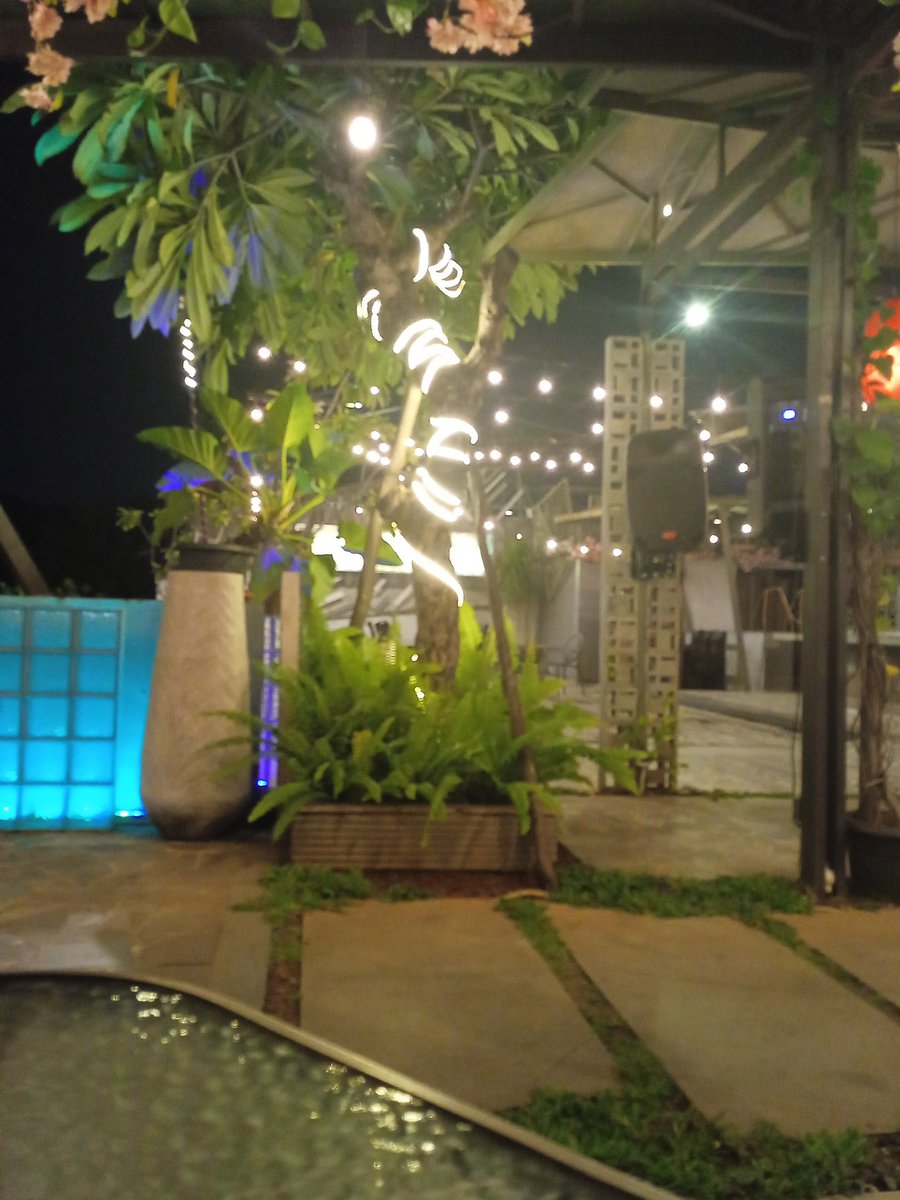 Terlalu banyak cerita hari ini, butuh pijat