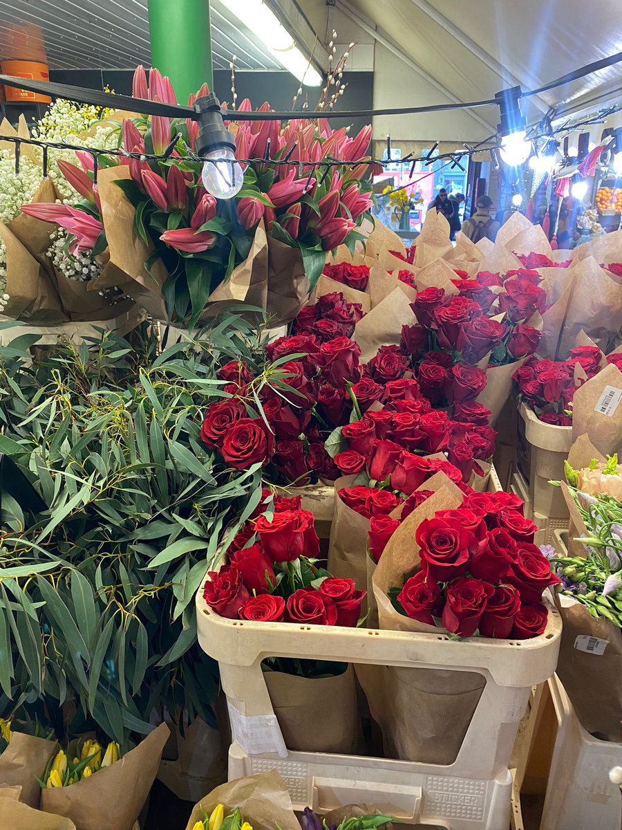 Valentines is in the air. Pop in to our sister stall for bunch of gorgeous flowers @EnglishMarket @CBA_cork @pure_cork @StTolaCheese