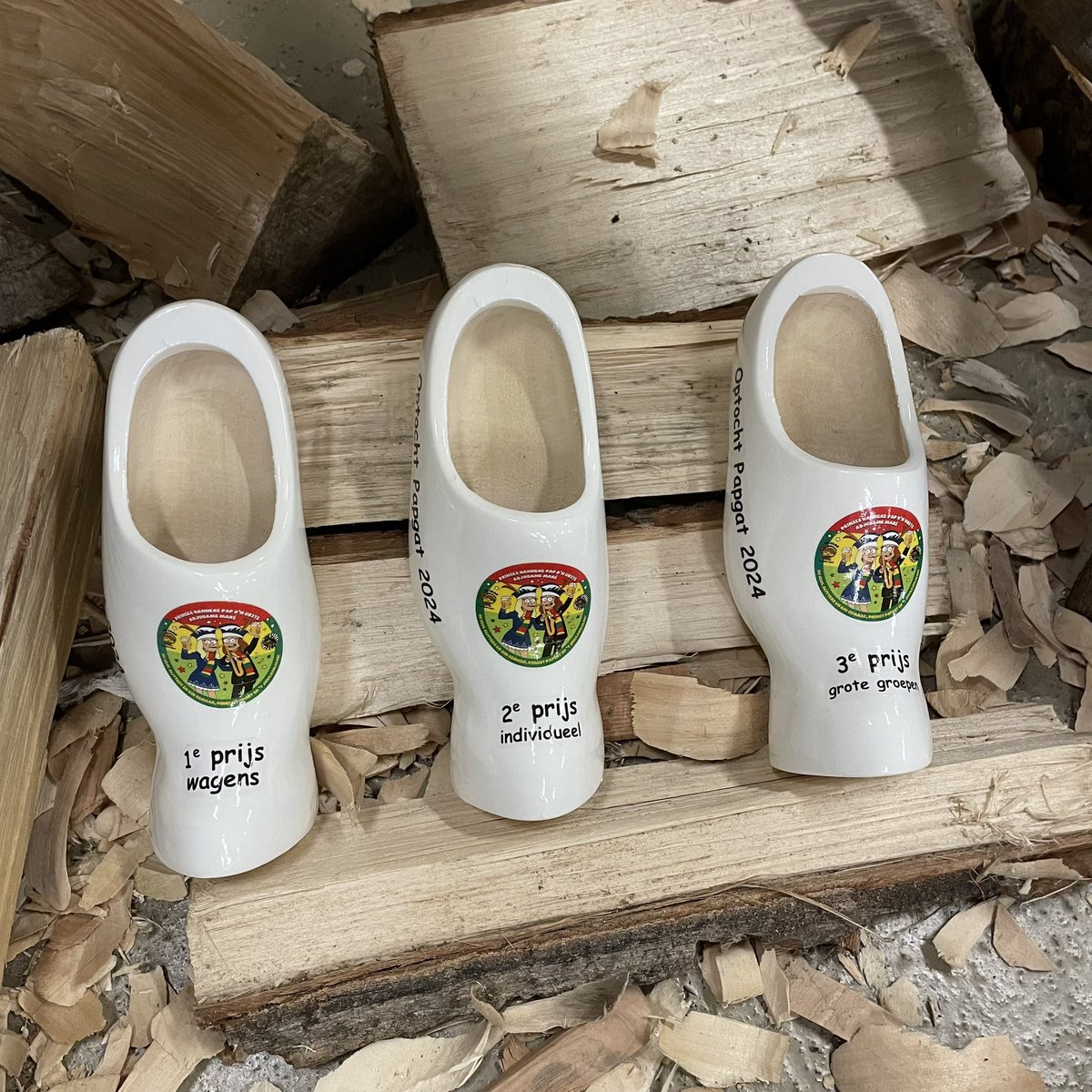 🎉Carnavals optocht prijzen voor Papgat🎊

Hebben jullie genoten van de carnavalsoptocht in Papgat!

Wij mochten dit jaar de prijzen maken 😇.
Alle winnaars gefeliciteerd!!! 🏆

Ook interesse in klomp prijzen?
happyclogs.nl

#klompen #prijzen #papgat #carnaval #rooi