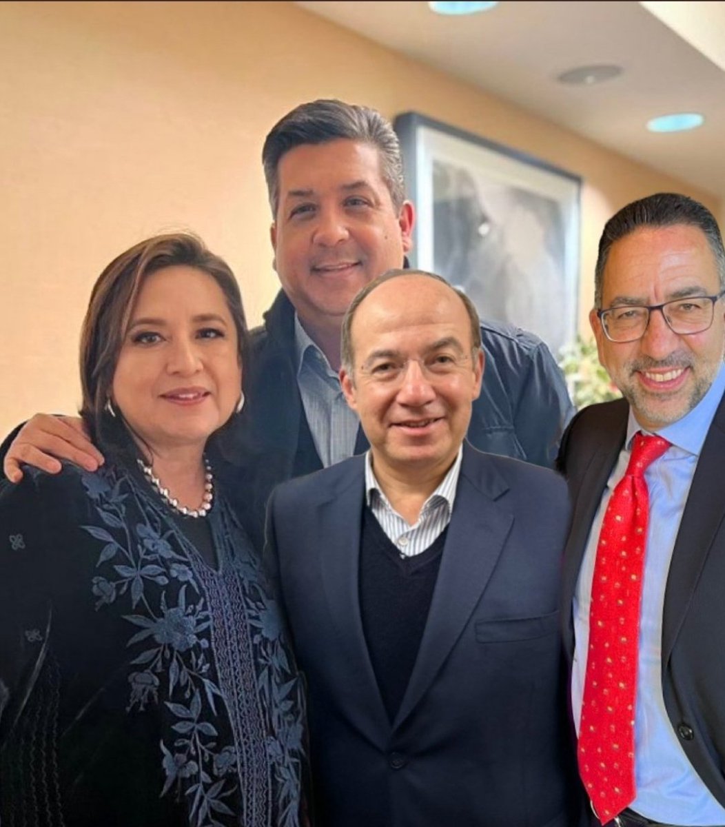 catrina_nortena's tweet photo. #TodosAlZócaloConClaudia 
La Narco Familia Panista... https://t.co/5beGiiFa7u