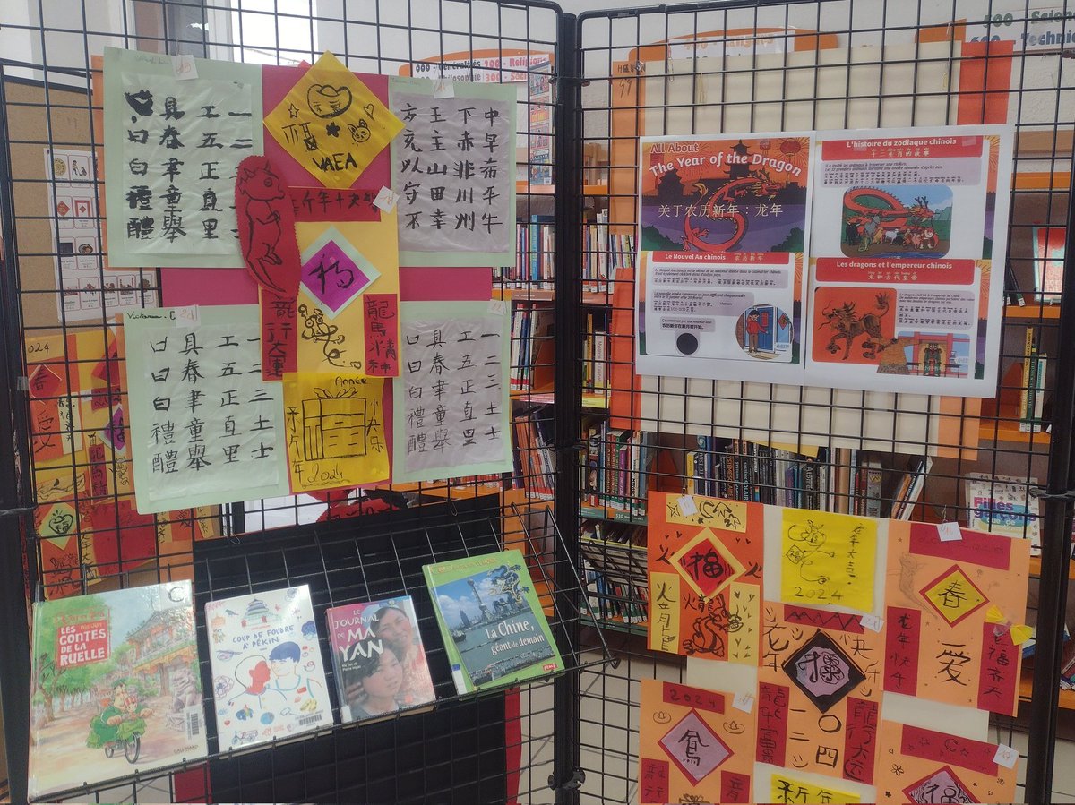 ClgCarnot06's tweet photo. L'exposition de calligraphies réalisées par les élèves de classe de chinois est encore visible au CDI ! https://t.co/Uzdn9gRw89