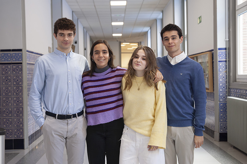 Un grupo de estudiantes de la clínica jurídica de @ICADE_Derecho gana un concurso promovido por la Fundación Pro Bono España para poner en marcha un proyecto de asesoramiento legal para mayores sobre hipotecas inversas. comillas.edu/noticias/la-cl…