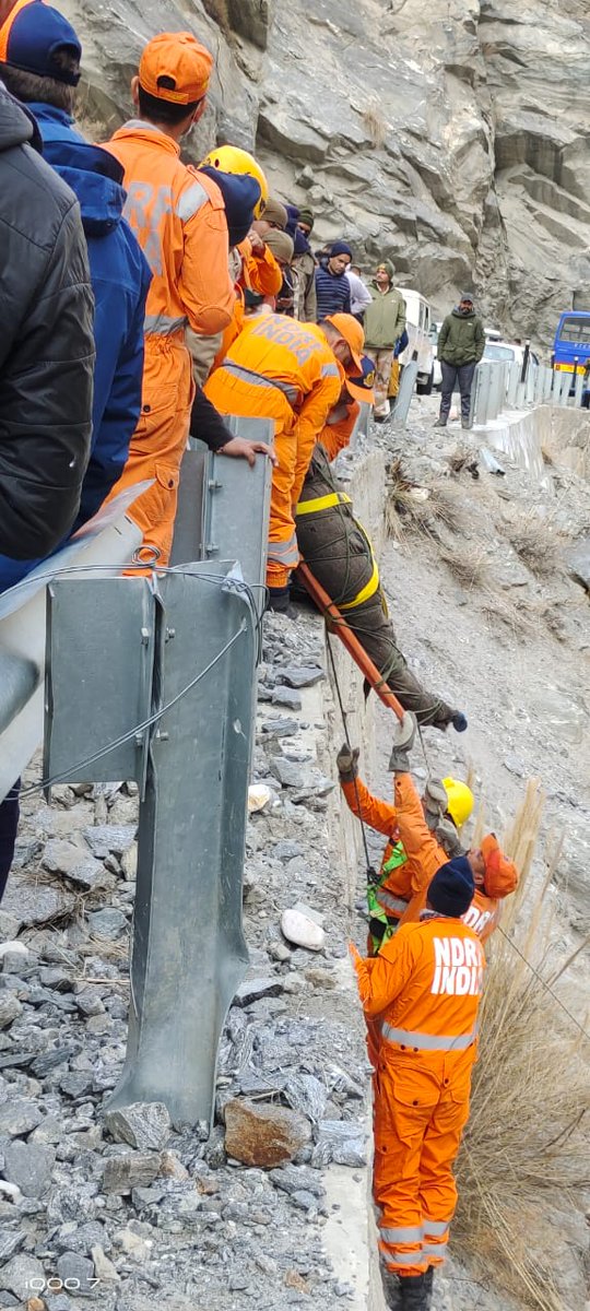 DDMAKinnaur's tweet photo. With the effort of all the rescue agencies i.e Indian Navy, SDRF Uttrakhand, Indian army,  police, HP- SDRF Shimla, ITBP 17Bn,NDRF 14 Bn, , , home guard, involved in search and rescue of missing body in road accident from 4th February, 2024, today the missing body has been https://t.co/GKwCCf2nAc