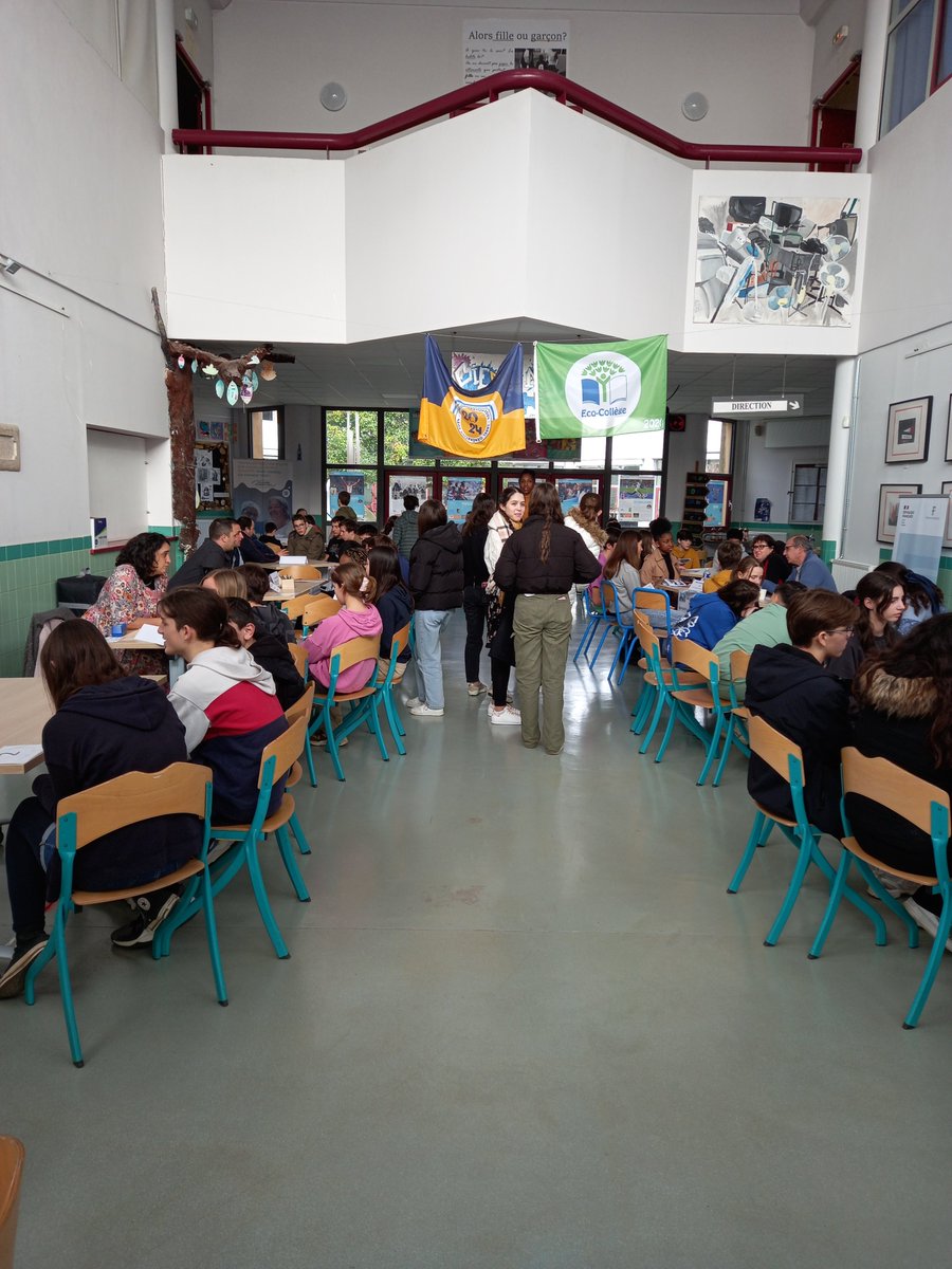 Fragonard82's tweet photo. Le 9 février dernier, a eu lieu le forum des formations et des métiers au collège Fragonard! Tous nos remerciements à tous les participants fortement mobilisés pour les élèves de 3ème! Félicitations aux professeurs principaux de 3ème très engagés dans le #parcoursAvenir! https://t.co/2TrQbUTQok