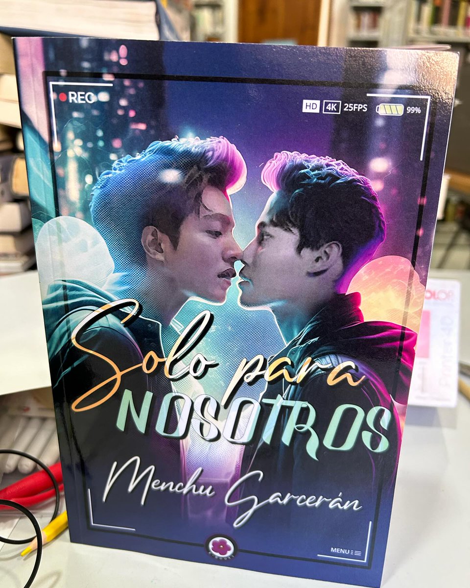 ysabelin's tweet photo. Esta maravilla acaba de llegar. Felicidades @menchugarceran  y @maiki_niky_design . Ya la cubierta, te emociona https://t.co/ju8PukvAna