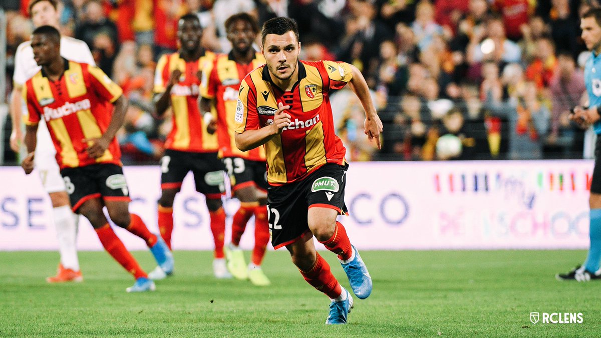RCLens's tweet image. Le Racing a une pensée des plus amicales pour son ancien milieu Tony Mauricio (2019-2021) qui a participé à son renouveau. Contraint de raccrocher les crampons à 29 ans en raison d'une blessure au genou, il sera toujours le bienvenu à Bollaert.

#FierDEtreLensois