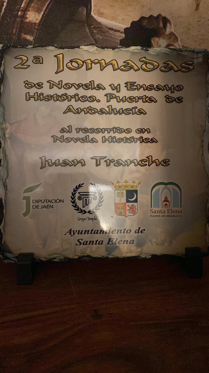 Este fin de semana he recibido mi primer premio literario, en las II jornadas de novela histórica de Santa Elena, y me ha hecho muchísima ilusión.