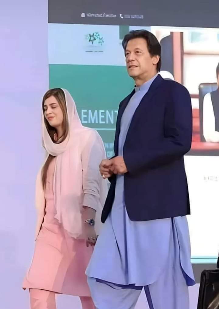 خُدا اور اُس کے فرشتے آپ ﷺ پر دُرود بھیجتے ہیں۔ اے ایمان والو۔۔!! تم بھی اُن ﷺ پر دُرود و سلام بھیجو۔۔۔!! 🌸

اَللّٰهُمَّ صَلِّ عَلٰی مُحَمَّدٍ وَّ عَلٰی اٰلِ مُحَمَّدٍ کَمَا صَلَّیْتَ عَلٰی اِبرَاهِیْمَ وَ عَلٰی اٰلِ اِبرَاهِیْمَ اِنَّکَ حَمیْدٌ مَّجِیْدٌ○ 🥀