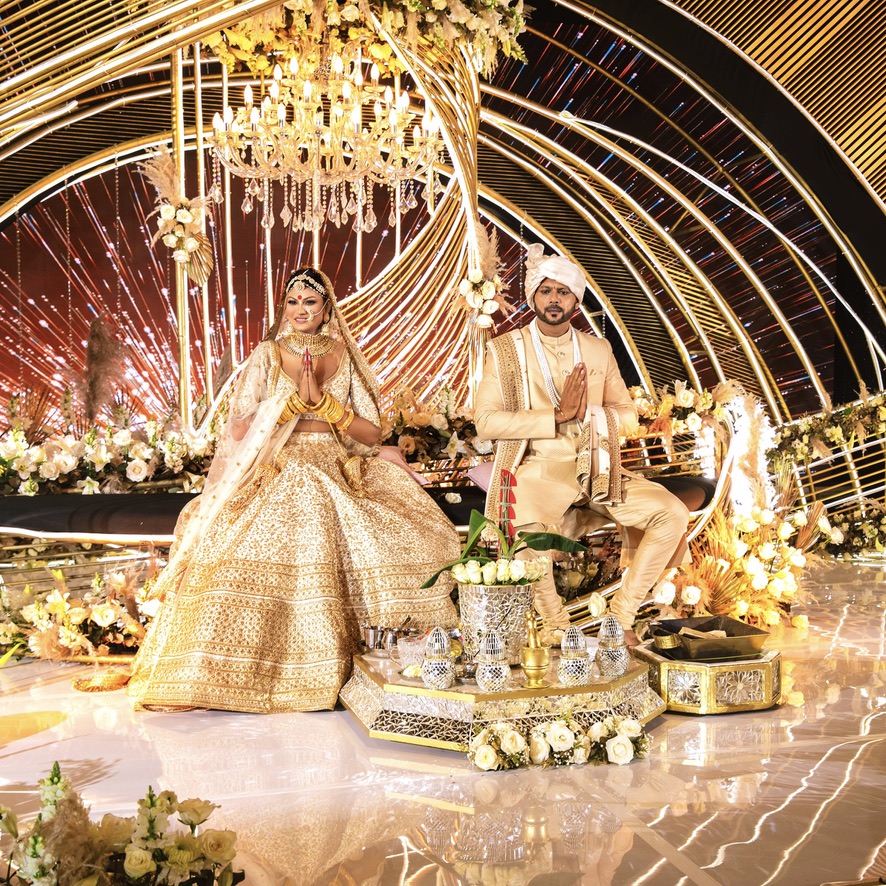 TheInsiderSA's tweet photo. Tonight we get a glimpse into Neetasha Singh's dreamy traditional wedding ceremony ❤️ and we catch up with the couple at the gorgeous @EZEMVELOKZNWild.   

Tune into #TheInsiderSA tonight at 6pm on @sabc3 https://t.co/Nf6vYHfsz8