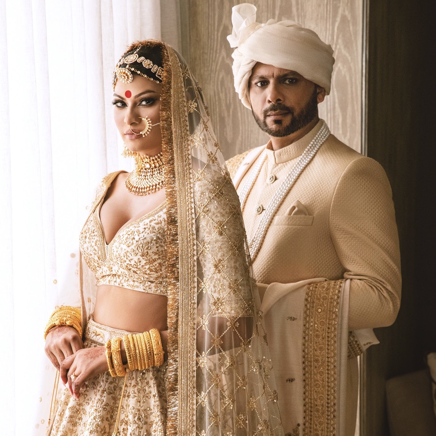 Tonight we get a glimpse into Neetasha Singh's dreamy traditional wedding ceremony ❤️ and we catch up with the couple at the gorgeous <a href="/EZEMVELOKZNWild/">EZEMVELO KZNWildlife</a>.   

Tune into #TheInsiderSA tonight at 6pm on @sabc3