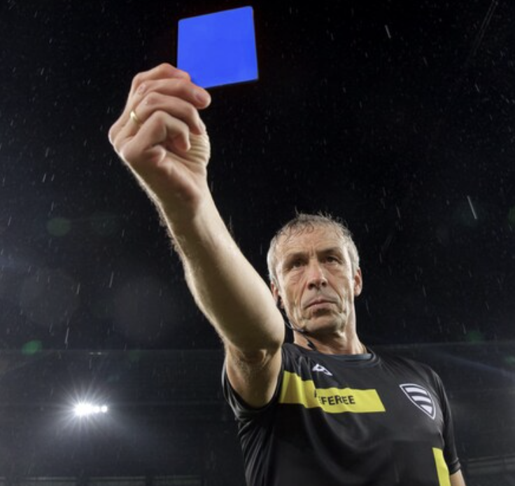 Footballtweet's tweet photo. 🚨 𝗕𝗥𝗘𝗔𝗞𝗜𝗡𝗚: If a goalkeeper receives a blue card, it will force teams to choose between sticking an outfield player in goal or making a permanent substitution under these new sin-bin trials.
🗞 @TeleFootball https://t.co/y75NUqavBR