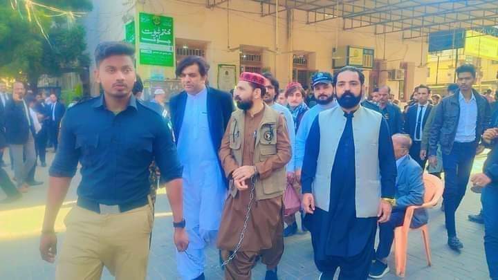 khan_qasmat's tweet photo. د پښتون ژغورني غورځنګ ايالتي مشر نور الله ترین یو پیاوړی او مظبوطه اواز دي.
 کراچی کي د هر ظالم و مخته لکه غر ولاړ وي نور الله ترین پر ټولو پښتنو افغانانو ننګ کړي دي...
#FreeNoorullahTareen
#ReleaseNoorullahTareen https://t.co/LU1wKQk09e https://t.co/kwVxC9Z3fr