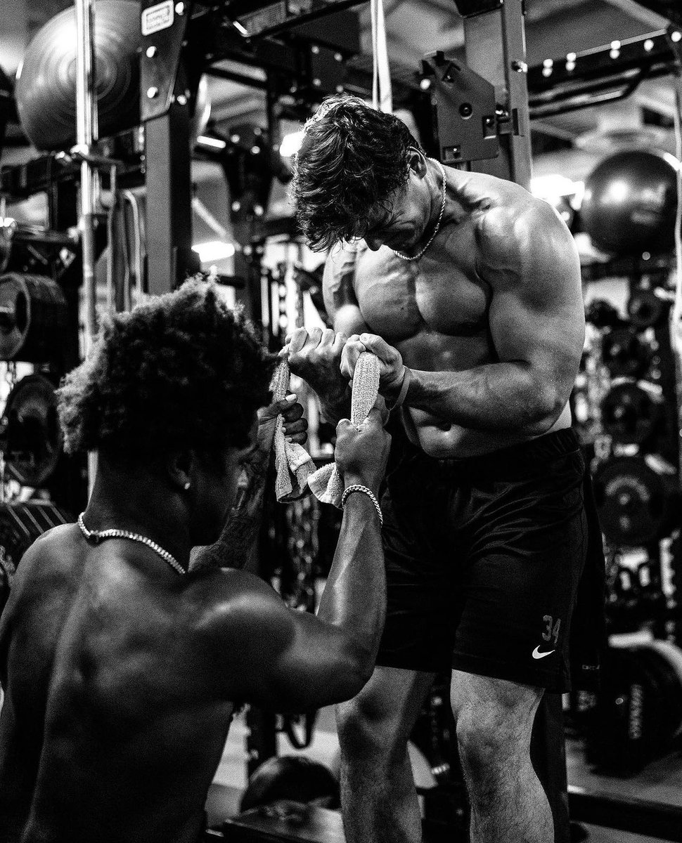 Fresh week, Let’s start it off STRONG !💪

Monday grind😤

Fight On!✌️