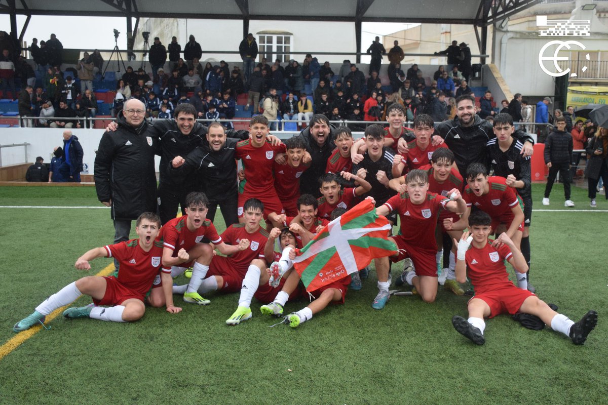 AndoniLoran4's tweet photo. Asteazken gauean bidaiatu, ordu asko batera, emozio pilo bat. MOMENTU asko. Ikaragarria izan da. Zuekin dena errexago!
Onenen artean gaude, merezi dugu!
FINAL FOUR 🔜 https://t.co/IyX2pftCRs