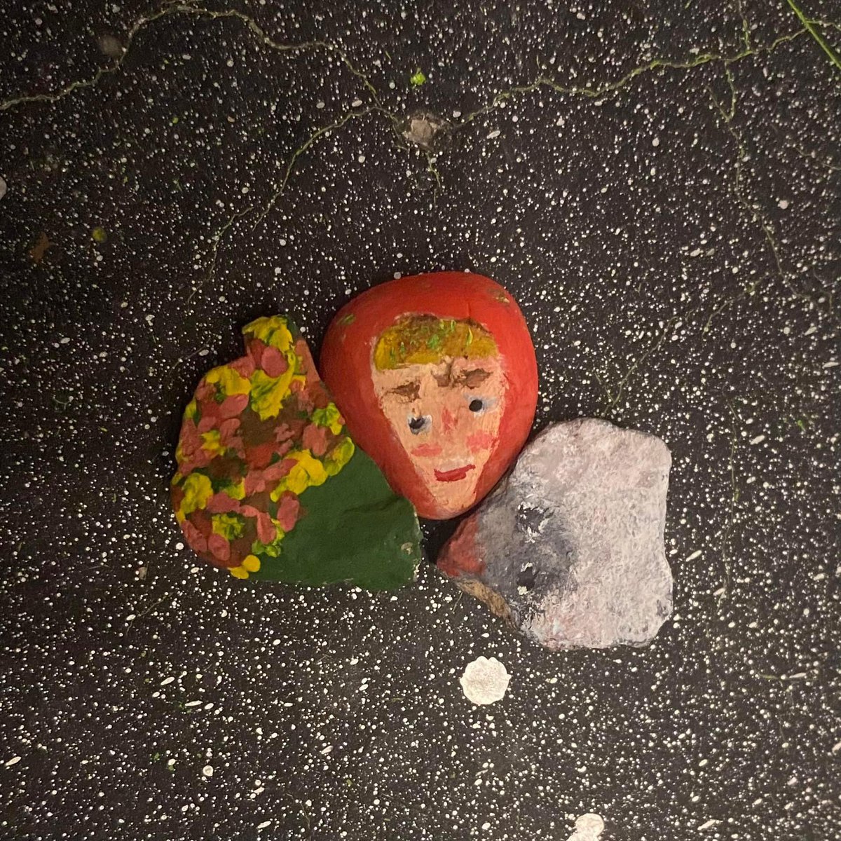 loakklom_'s tweet photo. Little Red Riding Hood with her flowers &amp; Grandma (But wolf)
#stonepainting https://t.co/6iZpHZnMUo