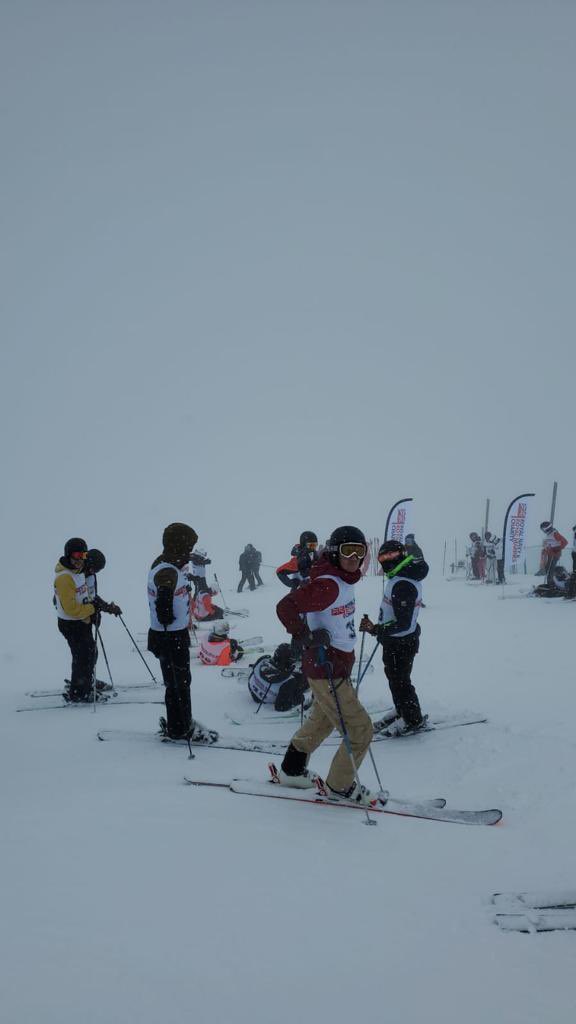 Students from @QUBelfast and @UlsterUni recently took part in the Royal Navy Winter Snowsports Association Festival in Les Deux Alpes, France. Six days skiing and boarding culminating in a slalom race - will you be with us next year? @RFCANI @VirtualURNU @EdinburghURNU
