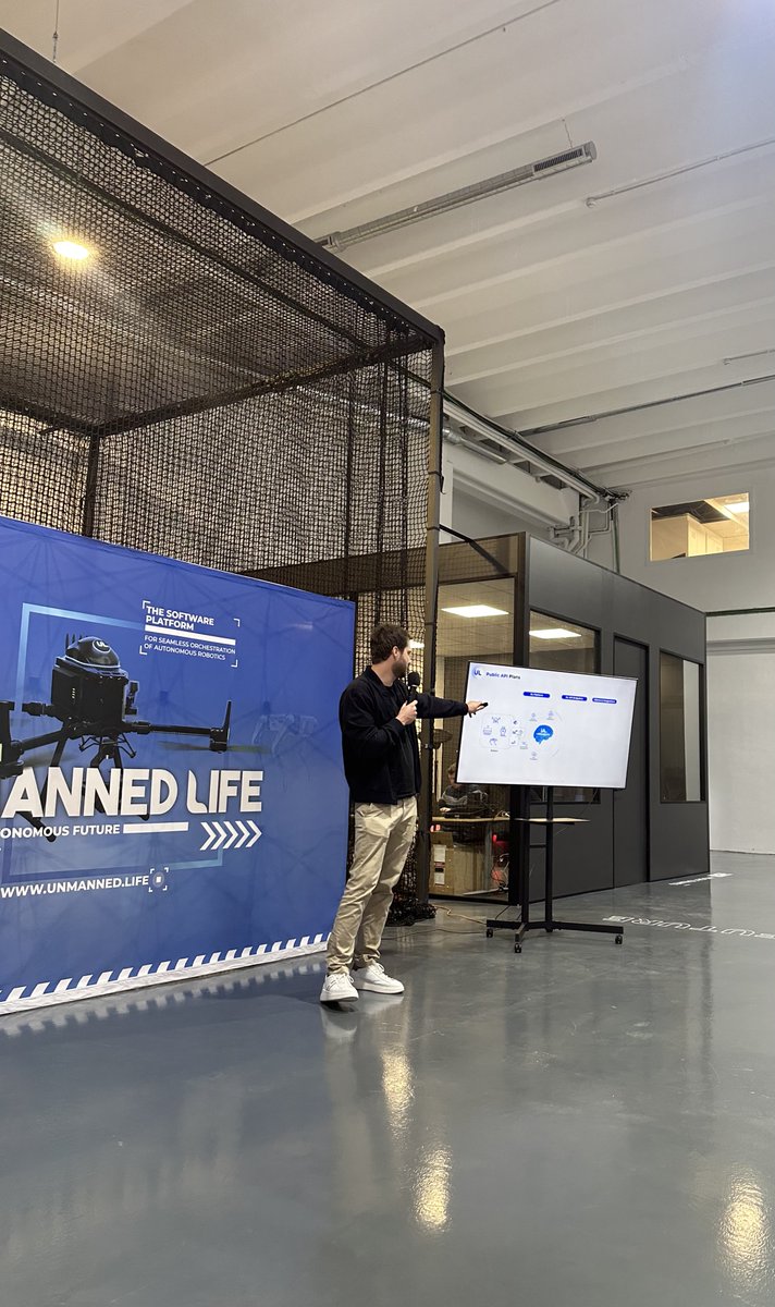 Last week, we hosted Saudi MISK 2030 Leaders at our Barcelona tech office to explore the synergy of #robotics, #AI, and #API. 🤖✨
To learn more, visit us at our booth at the GSMA stand during #MWC24 and book a demo now👉 lnkd.in/dyRERshx lnkd.in/dyRERshx