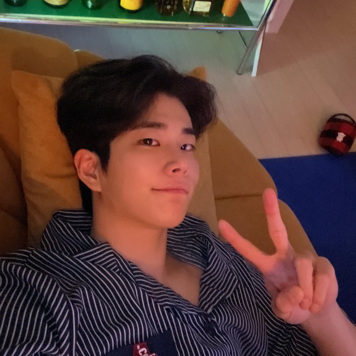 offclASTRO's tweet photo. 모두가 행복한 밤이 되길💜
글쓴이 엠잠
#좋은꿈꿔 https://t.co/3rQLNJEv6S