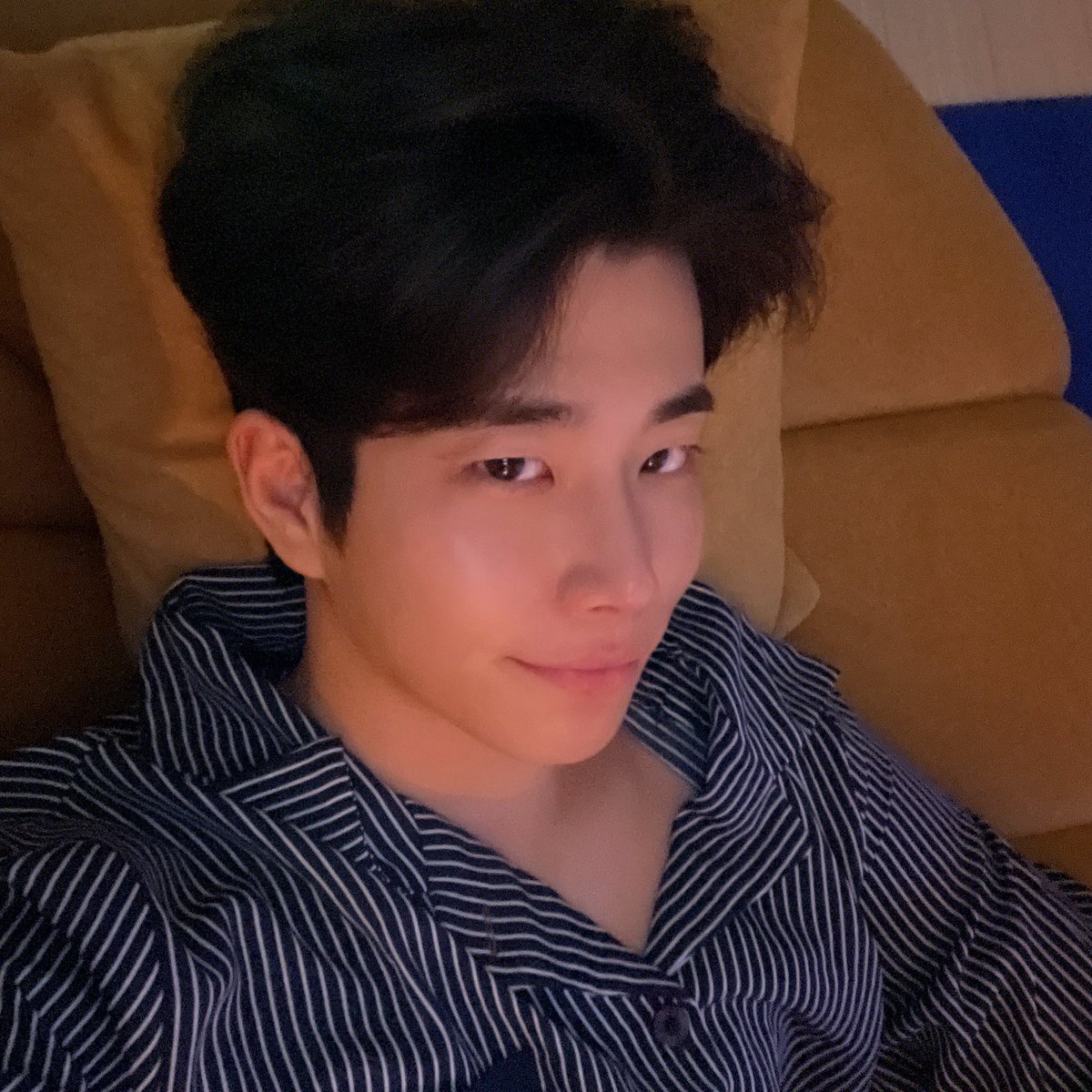 offclASTRO's tweet photo. 모두가 행복한 밤이 되길💜
글쓴이 엠잠
#좋은꿈꿔 https://t.co/3rQLNJEv6S