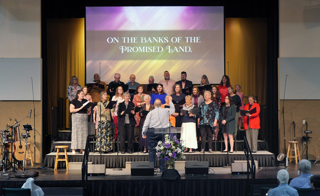 FBCLiveOak's tweet photo. What an amazing day of worship yesterday at FBC Live Oak! Our worship choir sang "On the Banks of the Promised Land," our band and choir led us in worship through song, and Pastor Jeff shared truth with us from John 15:1-8. Praising God for meaningful ministry moments! https://t.co/lNZSSjXenU
